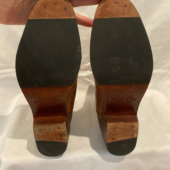 Vintage Foundry Co. Brown/Cognac slip on Boot Croc embossed Leather Like New - Picture 5 of 5